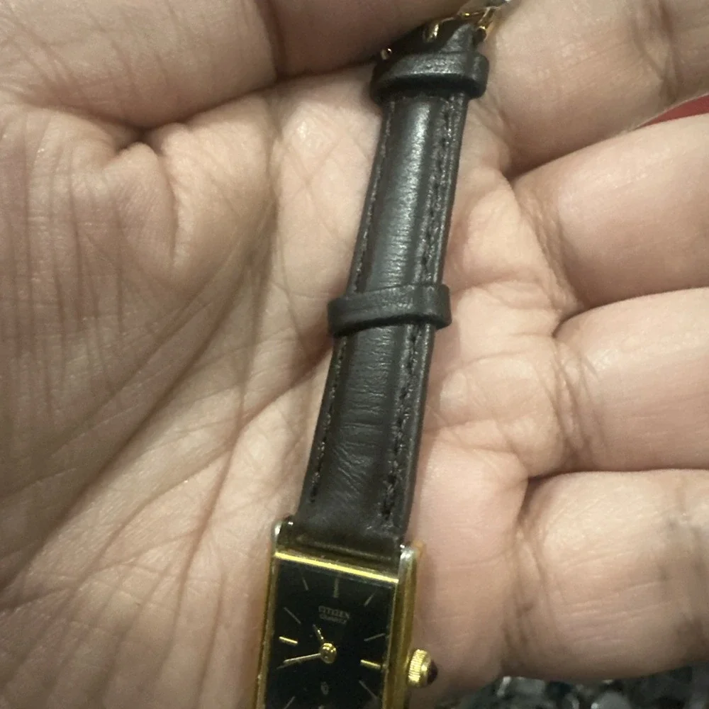 Vintage Working  Citizen Quartz Ladies Watch Black Dial Gold Tone 16.5mm Runs